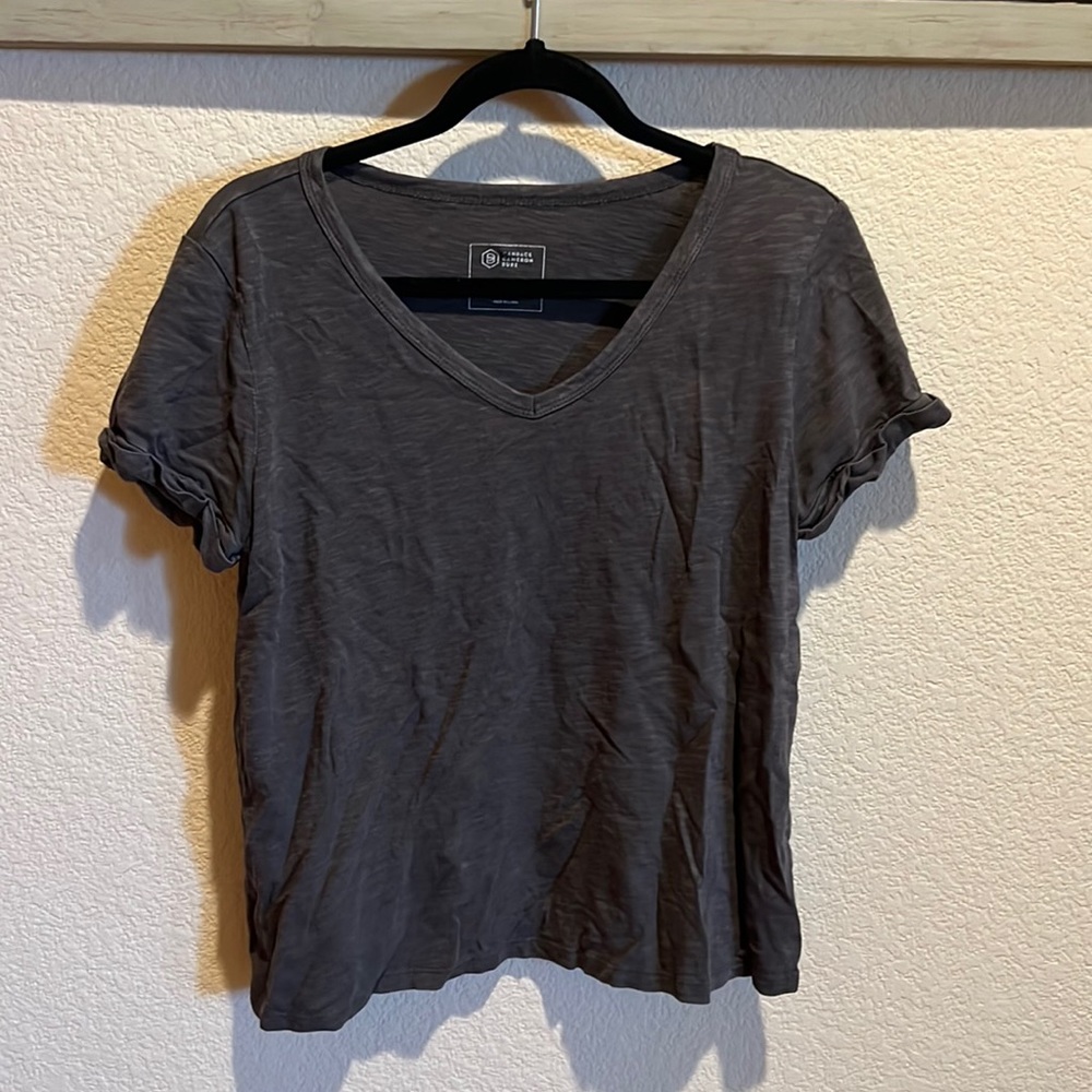 CCB Like new v-neck, rolled sleeve top